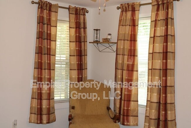 Building Photo - 2208 Kingswood Dr