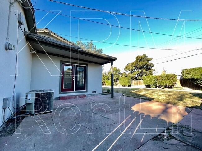 Building Photo - 1117 Brookside Rd