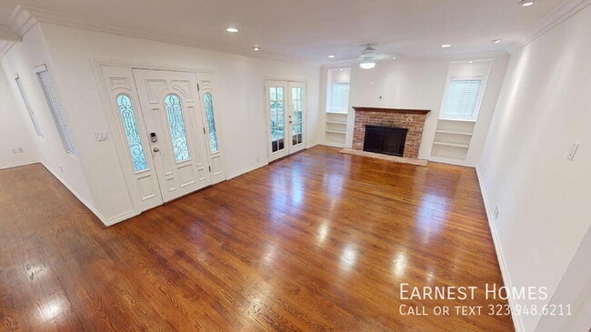 Building Photo - 4944 Cartwright Ave