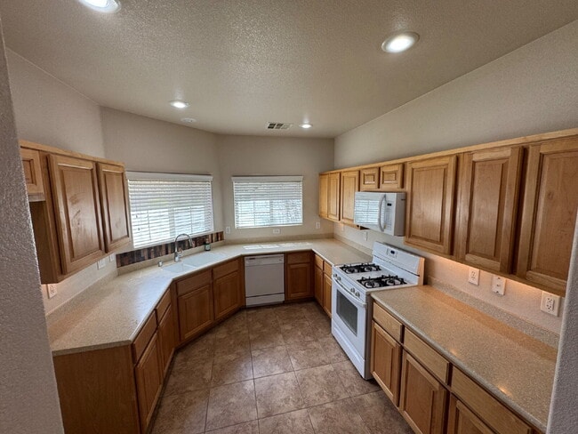 Building Photo - Sky Canyon Area Home w/ 3 Beds PLUS Loft & Solar