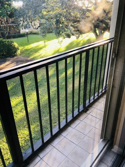 Interior balcony - 2825 SW 22nd Ave