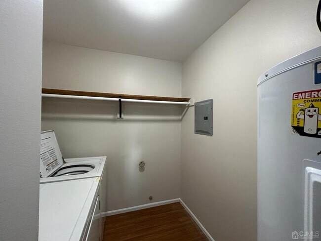 Building Photo - 614 Aspen Dr