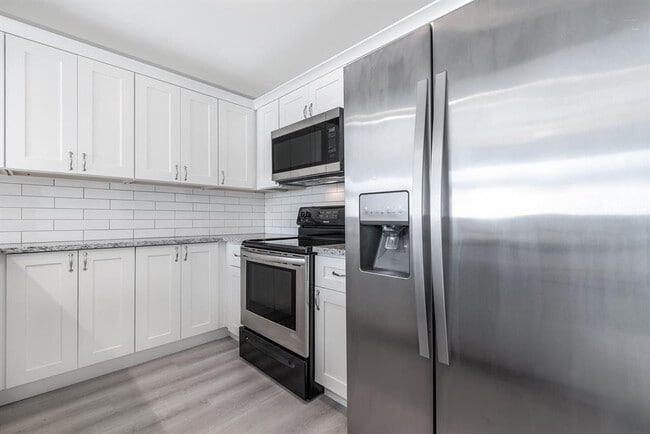 Building Photo - 7500 NW 75th St