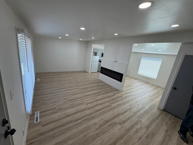 Building Photo - 2171 W Kirkham Way