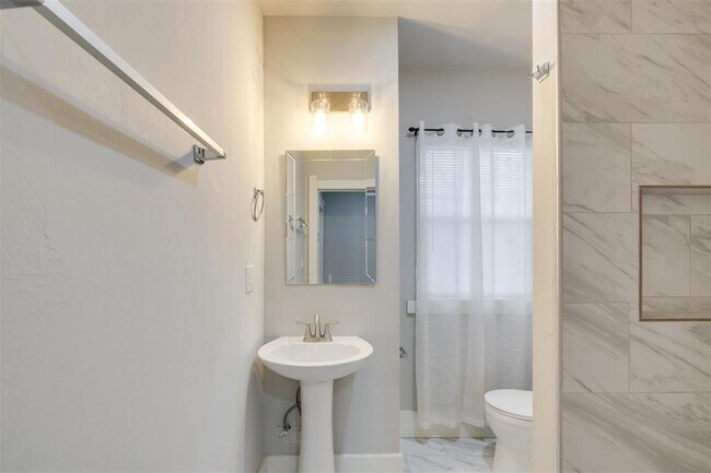 Building Photo - 726 NW 24th St