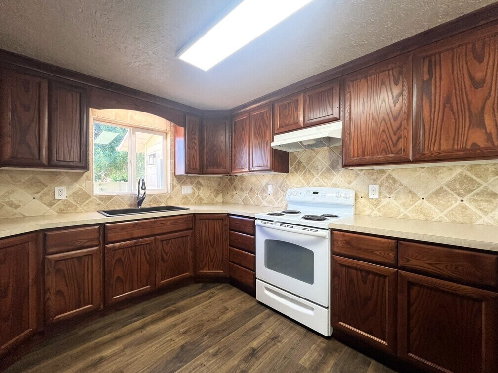 Building Photo - 8725 W Cory Ln