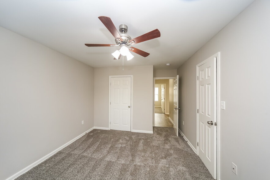 Building Photo - 6926 Parkbrook Ln
