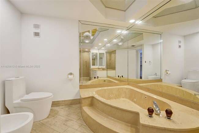 Building Photo - 20281 E Country Club Dr