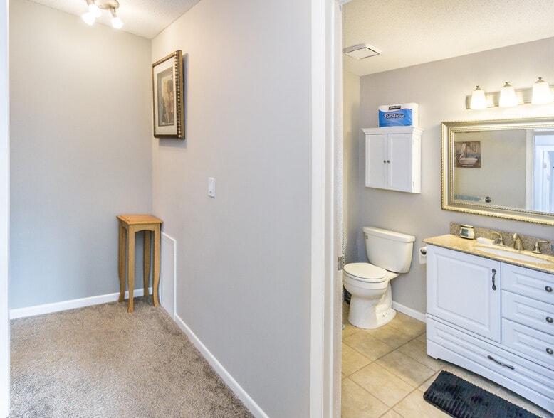 Building Photo - 1810 Donegal Dr