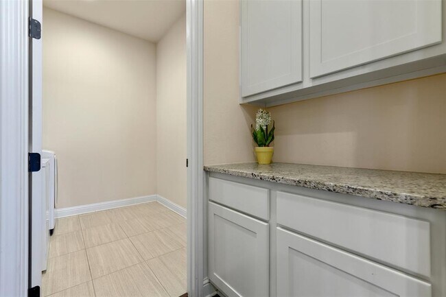 Building Photo - 10915 Hidden Caves Way