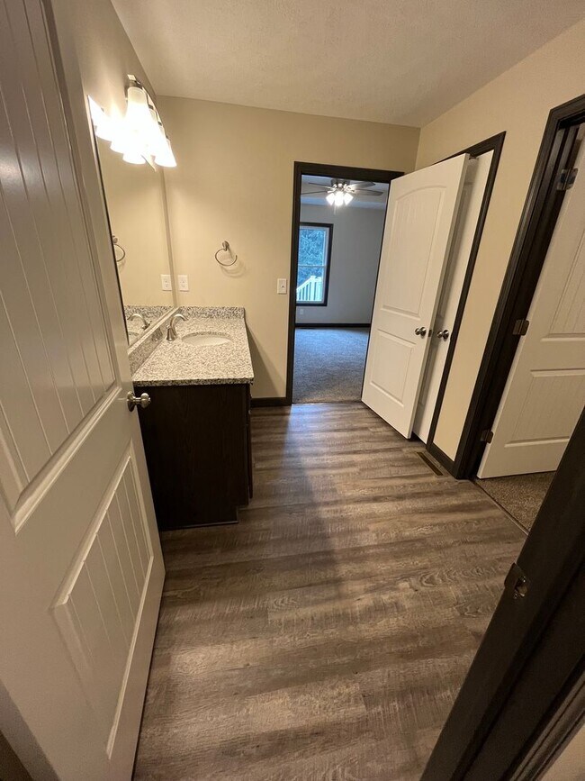 Building Photo - 5062 Catawba Pl Ln