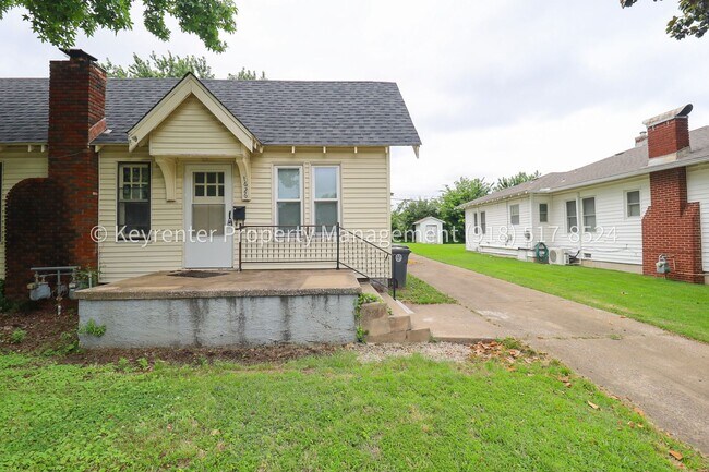Building Photo - Beautifully Redone 1 Bedroom Duplex! Available for Immediate Move in!