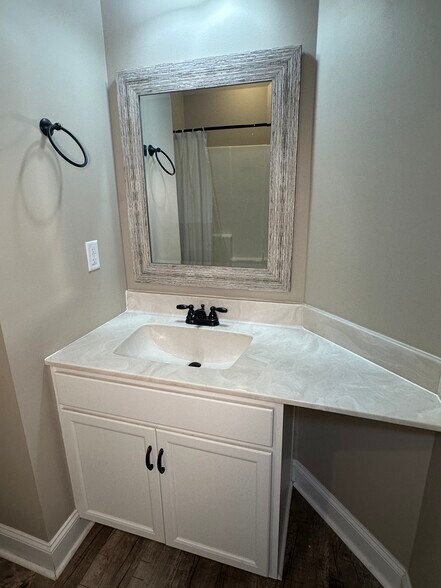 Building Photo - 1124 Eagles View Dr