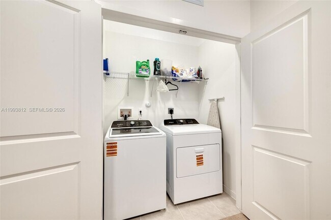 Building Photo - 834 SW 11th Ter