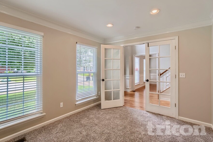 Building Photo - 2420 Amber Glen Dr