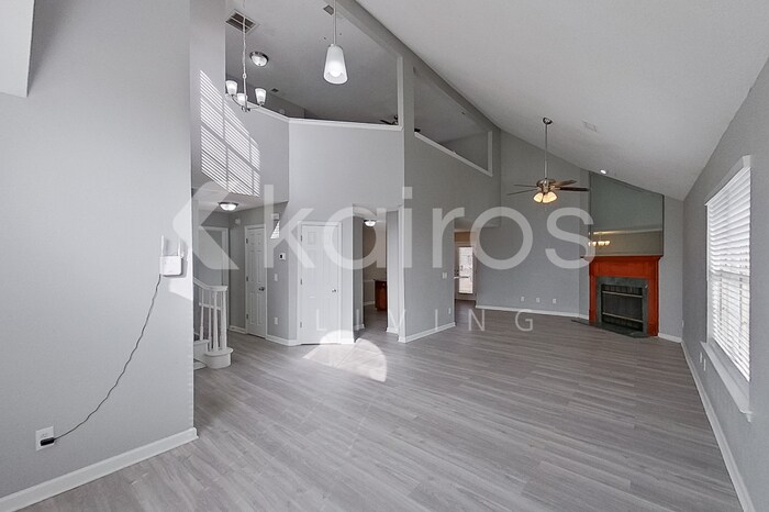 Building Photo - 2102 Spring Hill Cir