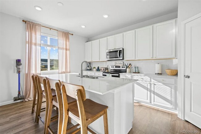 Building Photo - Windsor Home