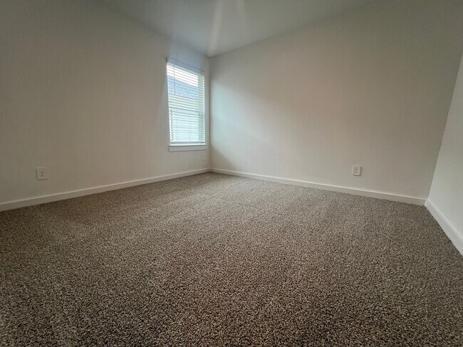 Building Photo - 1107 Fringed Bluestar Dr