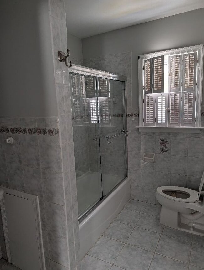 Building Photo - 45 Reel St