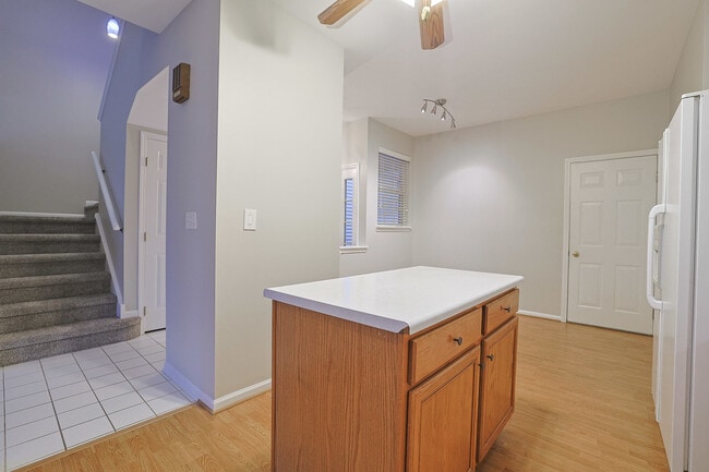 Building Photo - 145 Farmgate Dr