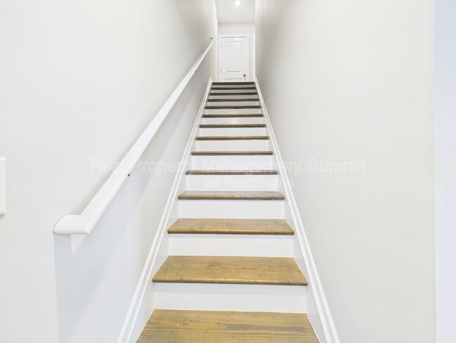 Building Photo - 1420 Circle Dr