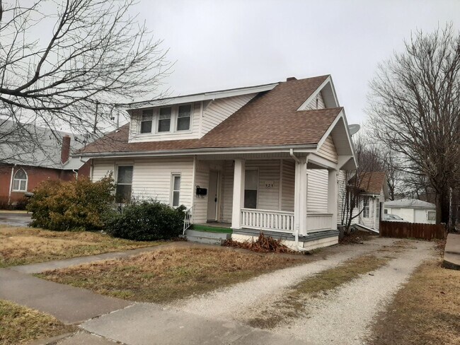 Primary Photo - 525 W Scott St