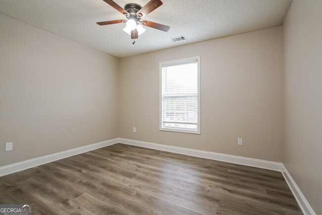 Building Photo - 256 Raleigh Way