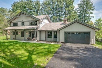 Building Photo - Modern Farmhouse 3 Bedroom 3.5 Barhroom