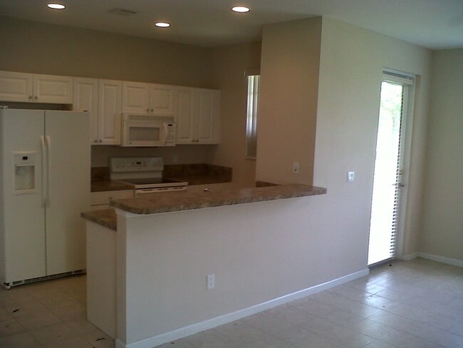 Building Photo - 1221 Lucaya Dr