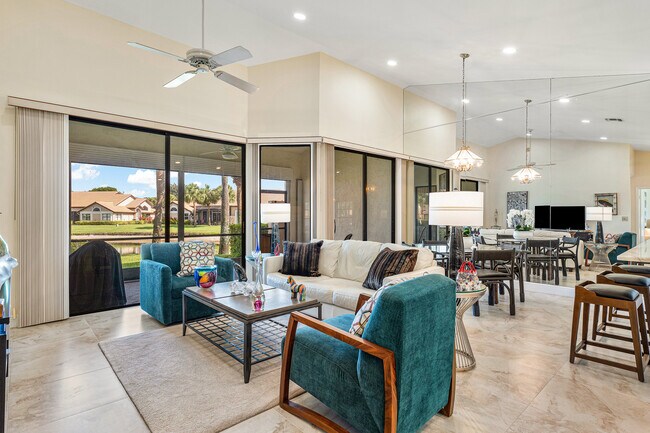 Living area - 7205 Sweetbay Ct