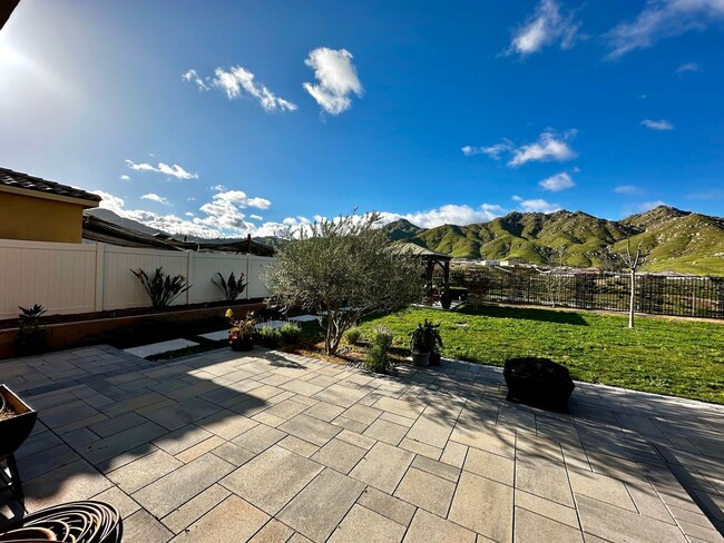 Building Photo - 4 Bedroom Single Family Home in Riverside
