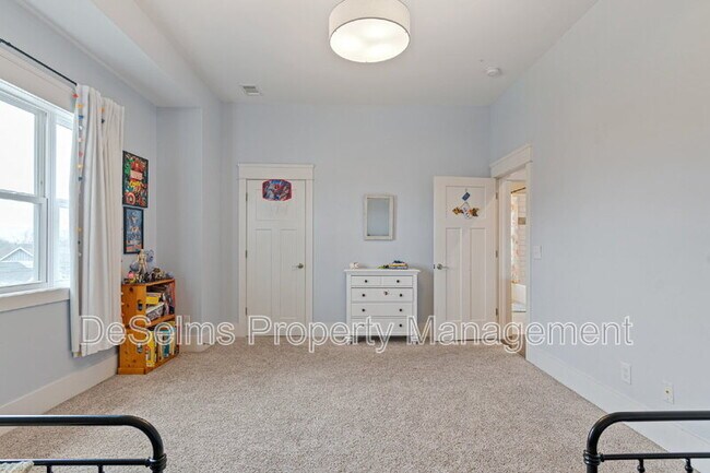 Building Photo - 980 Malquin Dr