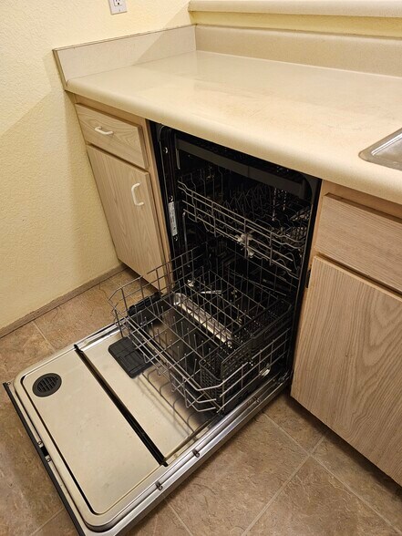 Building Photo - 19230 Forest Park Dr NE