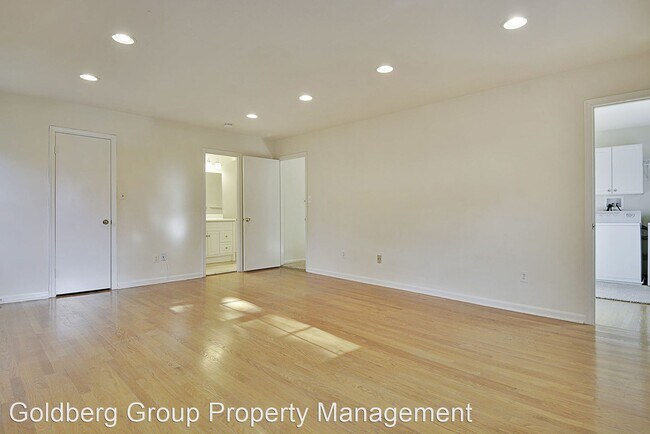 Building Photo - 4 br, 4.5 bath House - 10121 Donegal Court