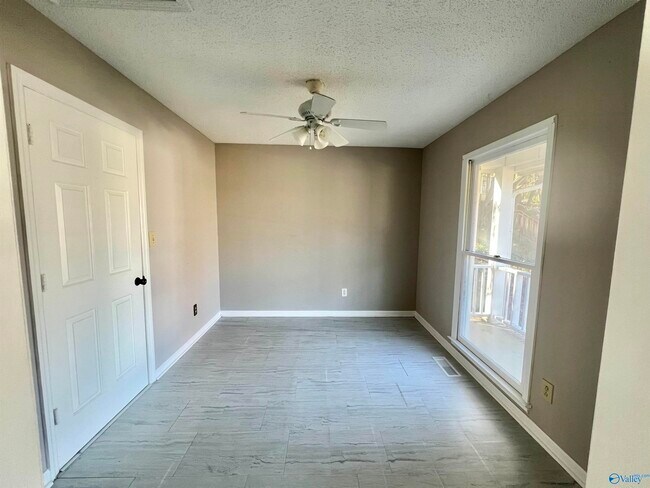 Building Photo - 704 Captiva Ct SE