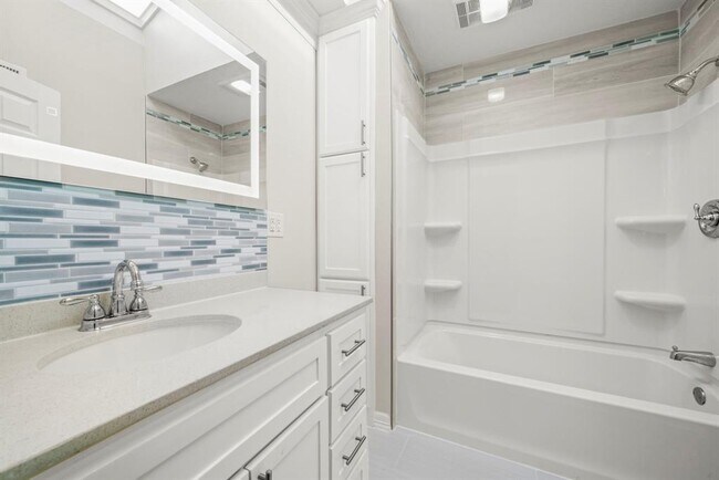Building Photo - 4023 Breakwood Dr