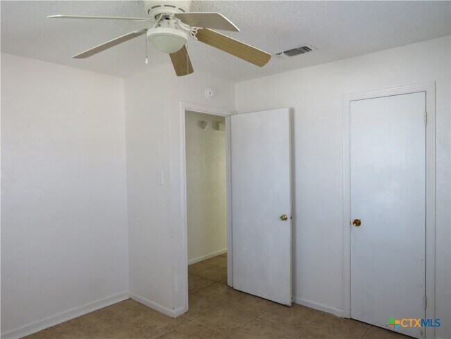 Building Photo - 910 Dryden Ave