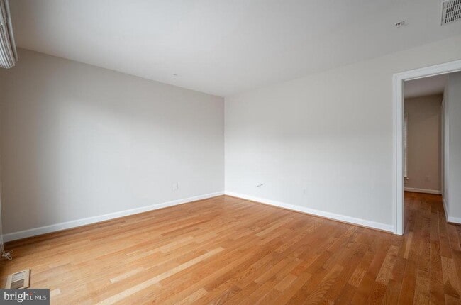 Building Photo - 420 Cook St