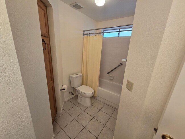 Building Photo - 1120 N Val Vista Dr
