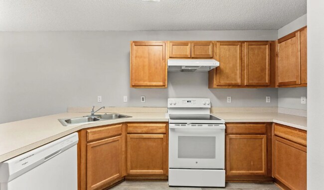 Building Photo - 2/2.5 Townhome with garage