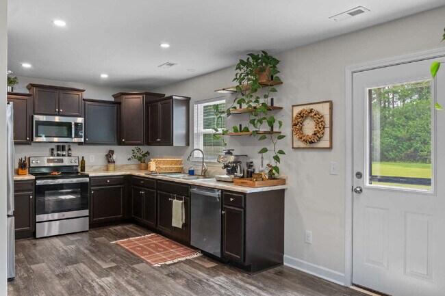 Building Photo - 410 Silverstone Pl