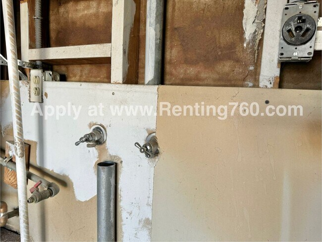 Building Photo - Newly Remodeled 2 Bedroom 1 bathroom Home!