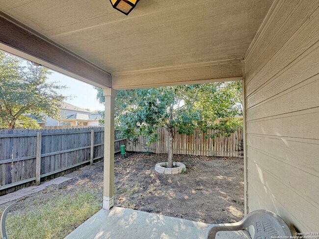 Building Photo - 1 STORY 3 BEDROOM WITH AN OFFICE AND 2 BATHROOM.