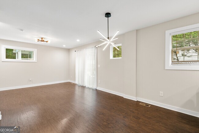 Building Photo - 1887 E Farris Ave