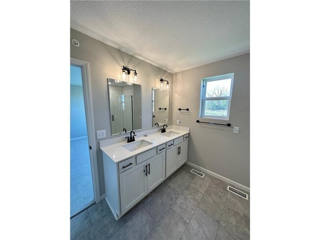 Building Photo - 14949 Athlone Pl