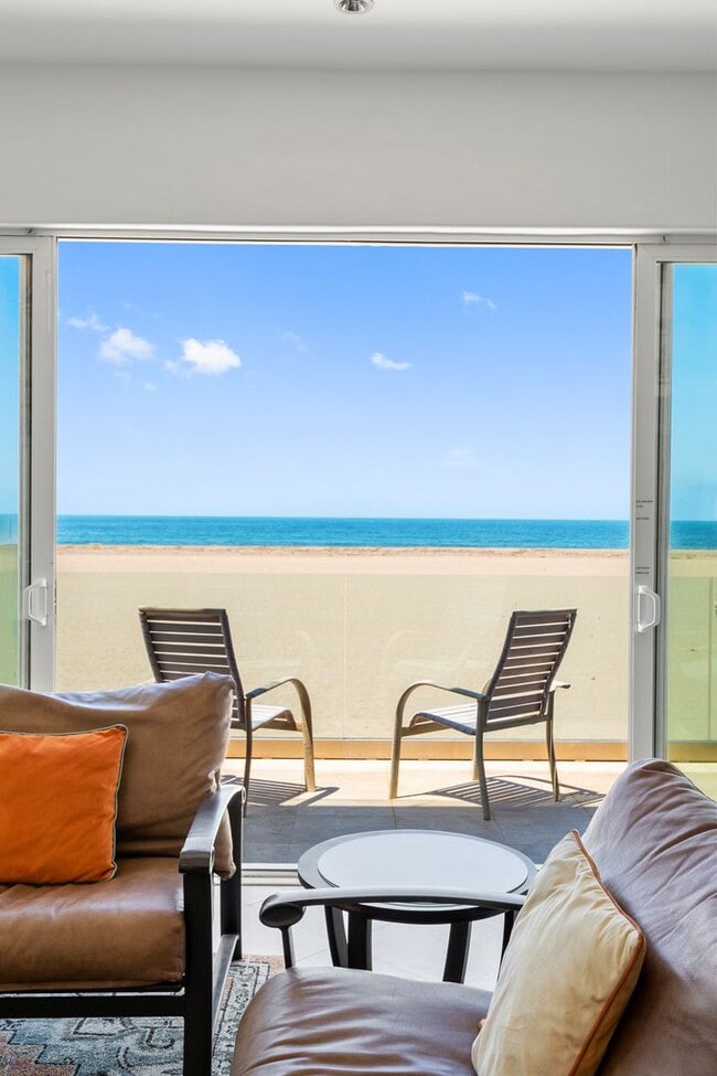 Building Photo - 3525 Ocean Dr