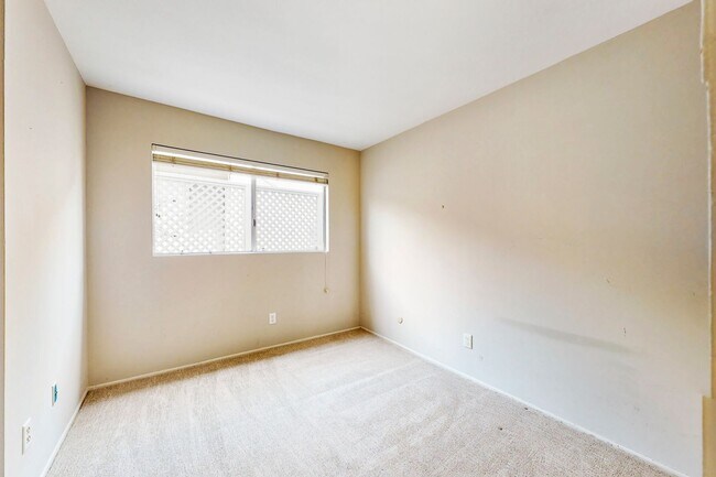 Building Photo - 242 Avenida Lobeiro