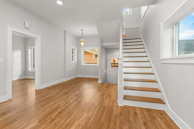 Building Photo - 2715 NE 35th Ave