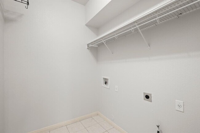 Building Photo - 7500 Shadowridge Run