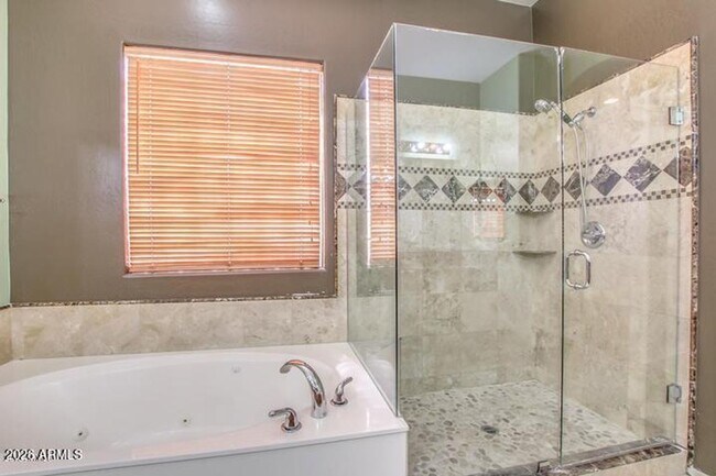 Building Photo - Gorgeous 4 bed 3 bath Single Level Home in Norterra Area